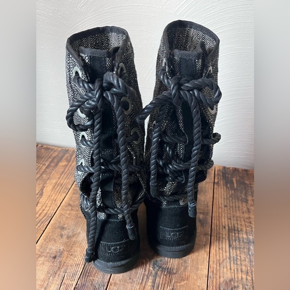 Ugg Women’s Size 8 Canvas Woven Lace Up Boots 2822 - Picture 3 of 5